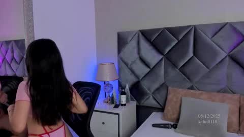 Leizathompson online show from December 5, 7:32 pm