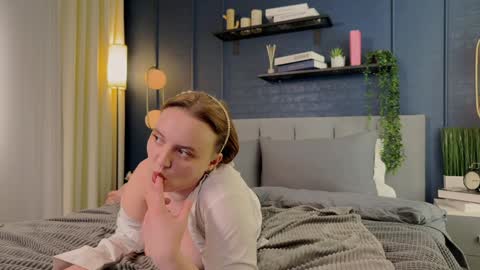 Snapshot of lela_ryan chatting on January 9, 3:15 am Lela online show from January 9, 3:15 am