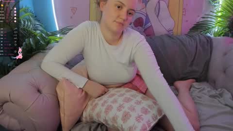 Snapshot of lela_ryan chatting on January 27, 4:09 am Lela online show from January 27, 4:09 am
