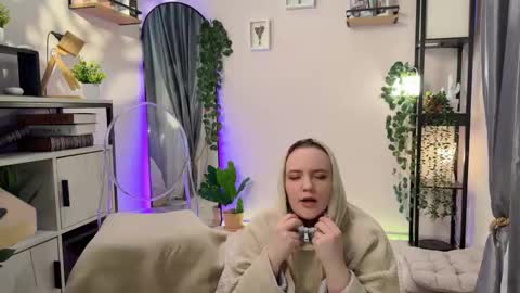 Snapshot of lela_ryan chatting on February 15, 2:58 am Lela online show from February 15, 2:58 am