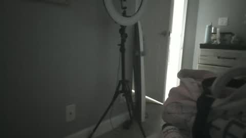 Lela Skyee online show from January 1, 1:04 am