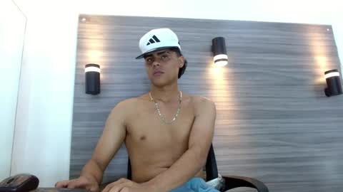 lelehott01 online show from July 12, 10:17 am