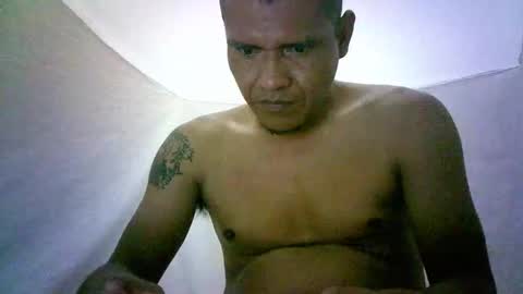 Snapshot of len0n_ chatting on October 15, 2:22 am Lenon online show from October 15, 2:22 am