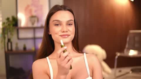 Snapshot of lena_laurent chatting on May 31, 9:05 am Lena Laurent online show from May 31, 9:05 am