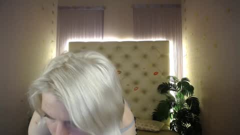 Lena online show from January 29, 2:53 pm