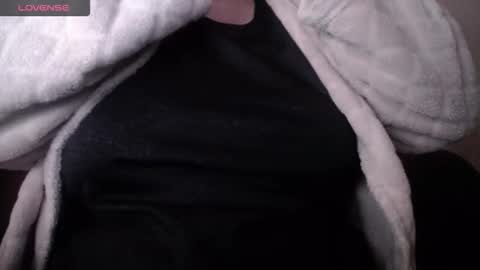 lenagolden online show from March 4, 11:38 am