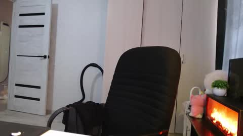 lenagordon online show from November 18, 7:46 am