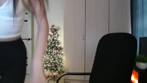 lenagordon online show from January 18, 7:01 am