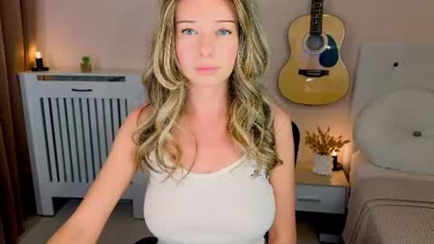 Snapshot of lenamuti chatting on June 8, 11:54 am Lena online show from June 8, 11:54 am