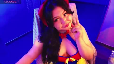 Lenna Kang online show from February 9, 9:41 pm