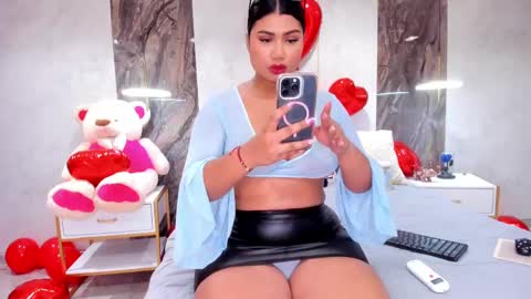 Snapshot of lenathompson chatting on February 21, 4:40 am Lenathompson online show from February 21, 4:40 am