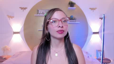 Snapshot of lenna_phillips chatting on June 5, 11:38 am Lenna online show from June 5, 11:38 am