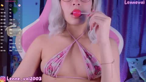 Snapshot of lenneval chatting on November 7, 3:28 am Val online show from November 7, 3:28 am