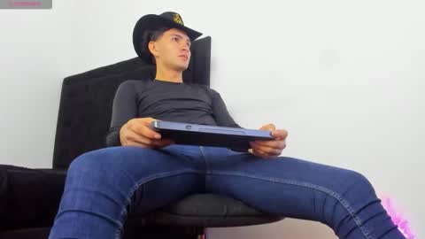 Snapshot of leo183877 chatting on March 1, 2:57 am leo183877 online show from March 1, 2:57 am