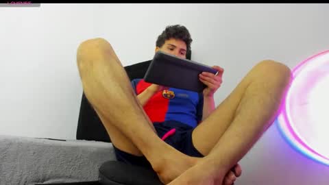 Snapshot of leo183877 chatting on March 5, 1:40 pm leo183877 online show from March 5, 1:40 pm