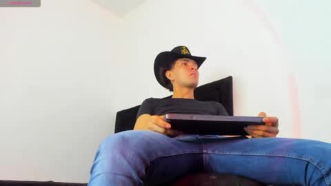 leo183877 online show from March 12, 4:46 pm