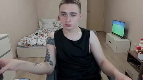 Snapshot of leo__miller chatting on July 1, 2:35 am LEO online show from July 1, 2:35 am