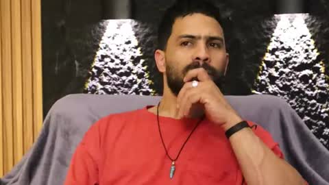 Leo  Diaz online show from February 18, 1:34 am