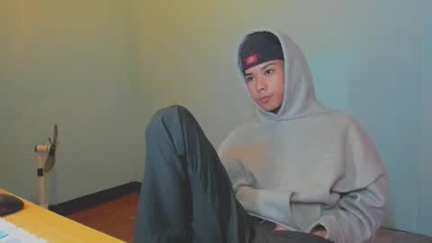 Snapshot of leo_hottiesexyasian chatting on October 7, 3:42 pm Leo online show from October 7, 3:42 pm