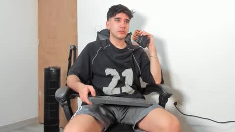 Leo Jones online show from December 14, 10:58 pm