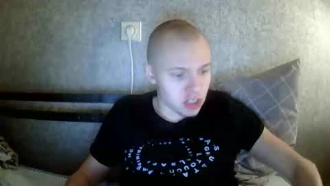 Snapshot of leo_timm chatting on January 9, 12:02 am leo_timm online show from January 9, 12:02 am