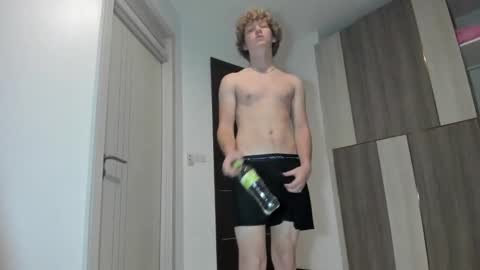 Snapshot of leo_wildd chatting on October 27, 5:17 pm leo_wildd online show from October 27, 5:17 pm