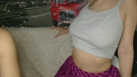 Snapshot of leoandluna chatting on October 26, 5:02 am LeoandLuna online show from October 26, 5:02 am