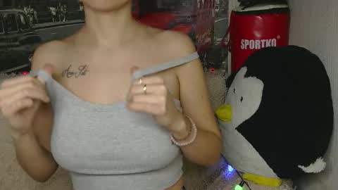 Snapshot of leoandluna chatting on October 30, 4:36 am LeoandLuna online show from October 30, 4:36 am