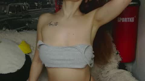 Snapshot of leoandluna chatting on October 31, 5:41 am LeoandLuna online show from October 31, 5:41 am