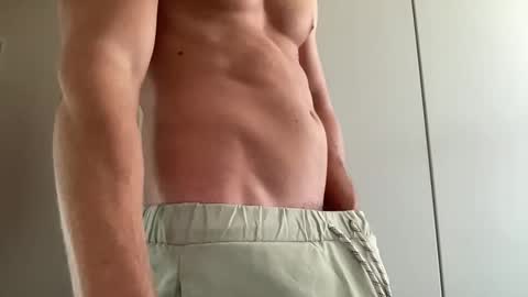 Snapshot of leoandy123 chatting on October 24, 2:13 pm leoandy123 online show from October 24, 2:13 pm