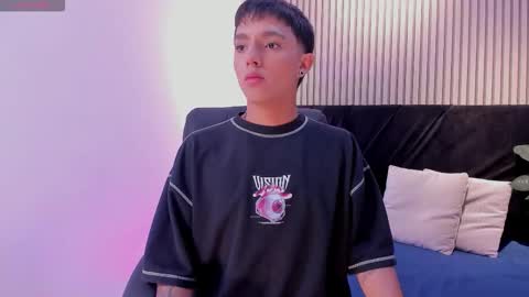 leohard_ online show from February 8, 12:08 pm