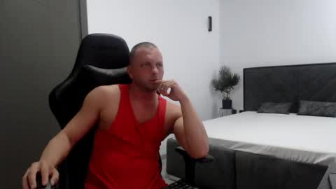 Snapshot of leoknightx chatting on September 29, 6:35 pm Leo online show from September 29, 6:35 pm