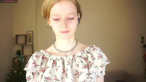 Hello Im Roxy Im just starting my journey here so lets get acquainted online show from March 29, 4:18 pm