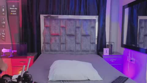 leomonnroe online show from April 18, 7:18 pm