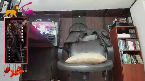 Leon online show from October 2, 2:46 pm