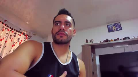 Snapshot of leon__hart chatting on December 17, 5:47 pm Leon Hart online show from December 17, 5:47 pm