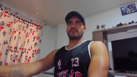 Snapshot of leon__hart chatting on December 17, 8:54 pm Leon Hart online show from December 17, 8:54 pm