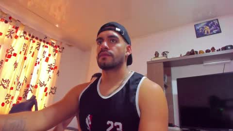 Snapshot of leon__hart chatting on December 18, 7:30 pm Leon Hart online show from December 18, 7:30 pm