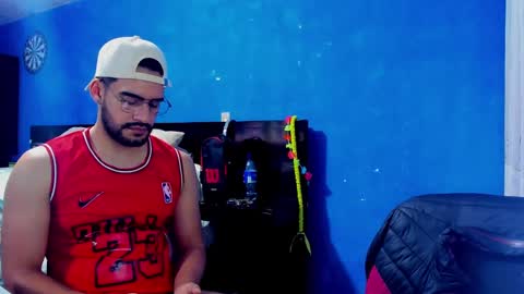 Snapshot of leon__hart chatting on December 22, 9:42 pm Leon Hart online show from December 22, 9:42 pm