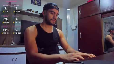 Snapshot of leon__hart chatting on December 31, 2:40 am Leon Hart online show from December 31, 2:40 am