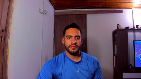 Snapshot of leon__hart chatting on January 24, 2:07 am Leon Hart online show from January 24, 2:07 am