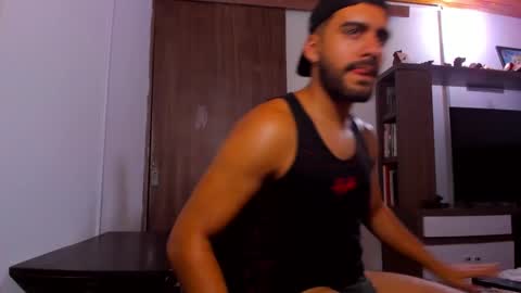 Snapshot of leon__hart chatting on January 24, 11:02 pm Leon Hart online show from January 24, 11:02 pm