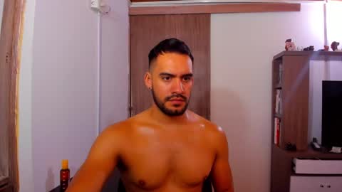 Snapshot of leon__hart chatting on February 11, 10:28 pm Leon Hart online show from February 11, 10:28 pm