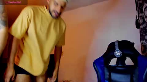 Snapshot of leon__hart chatting on October 18, 11:27 pm Leon Hart online show from October 18, 11:27 pm