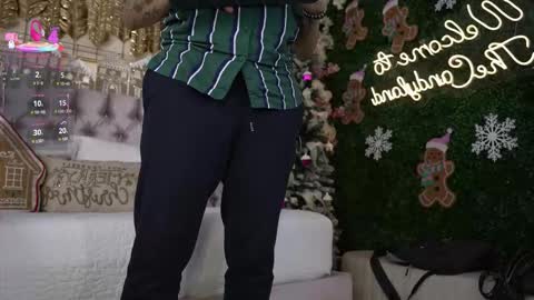 Snapshot of leon_glam chatting on December 18, 1:11 am Leon online show from December 18, 1:11 am