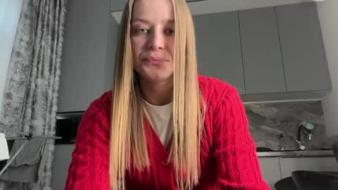 Snapshot of leona_grand chatting on June 3, 2:33 pm Emma online show from June 3, 2:33 pm