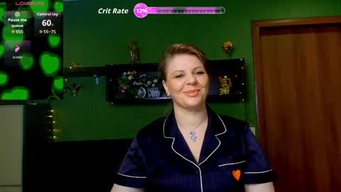 Leona tracie online show from April 3, 9:35 pm