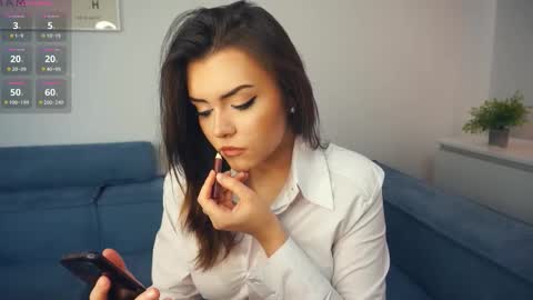 Mia online show from October 27, 9:02 am