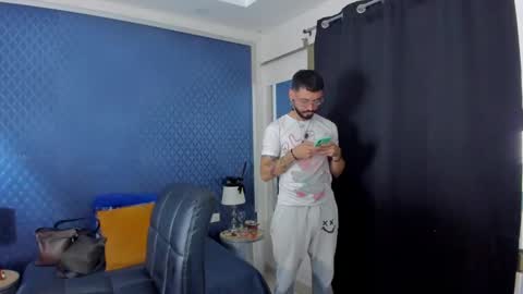 Snapshot of leondevereda_ chatting on January 2, 7:40 pm Len online show from January 2, 7:40 pm
