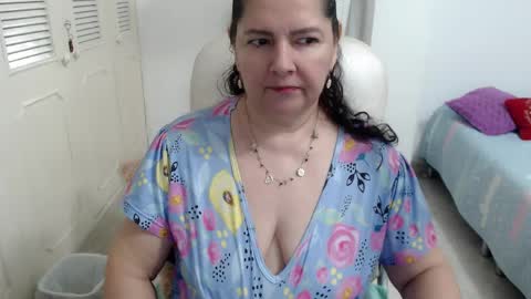 leonela   online show from April 7, 1:39 am